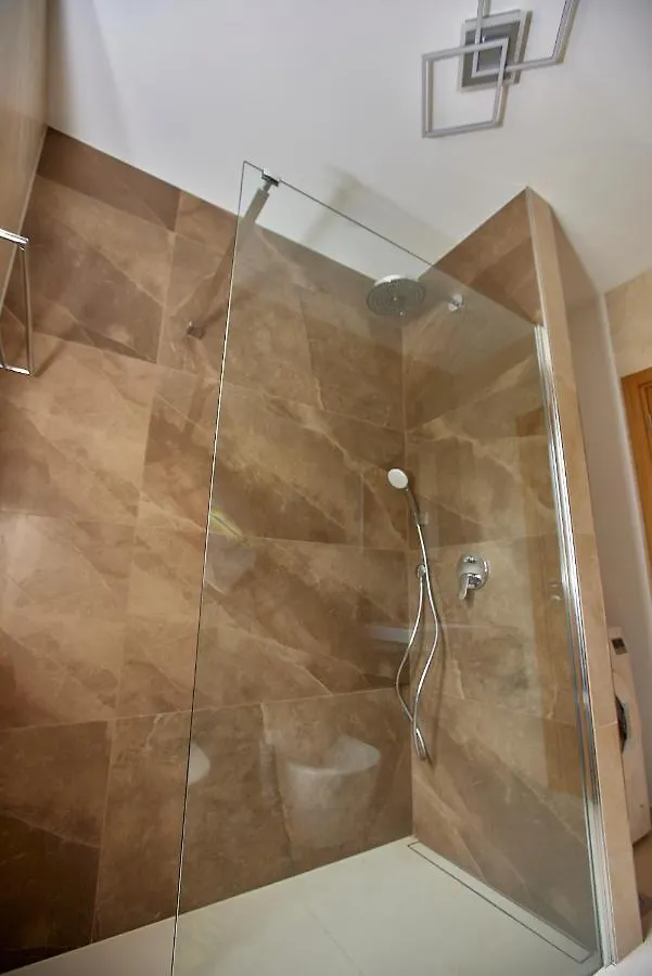 L&L Luxury Apartment 1 Donji Okrug